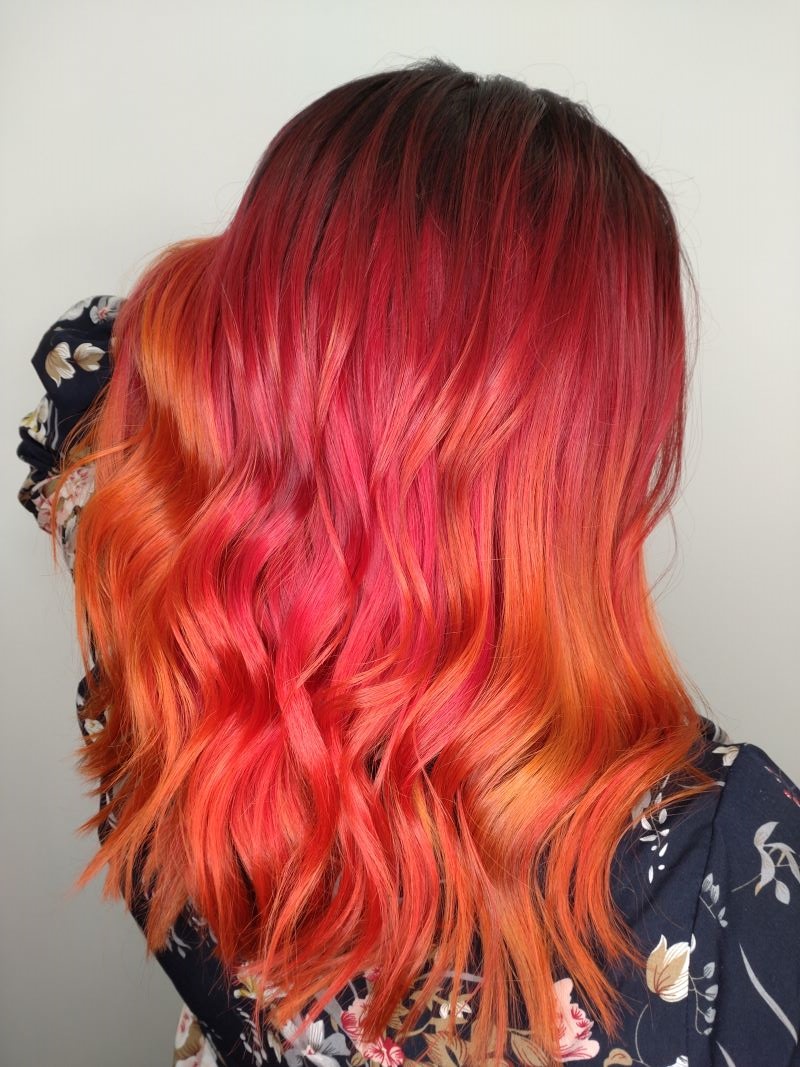 puna oranssit hiukset